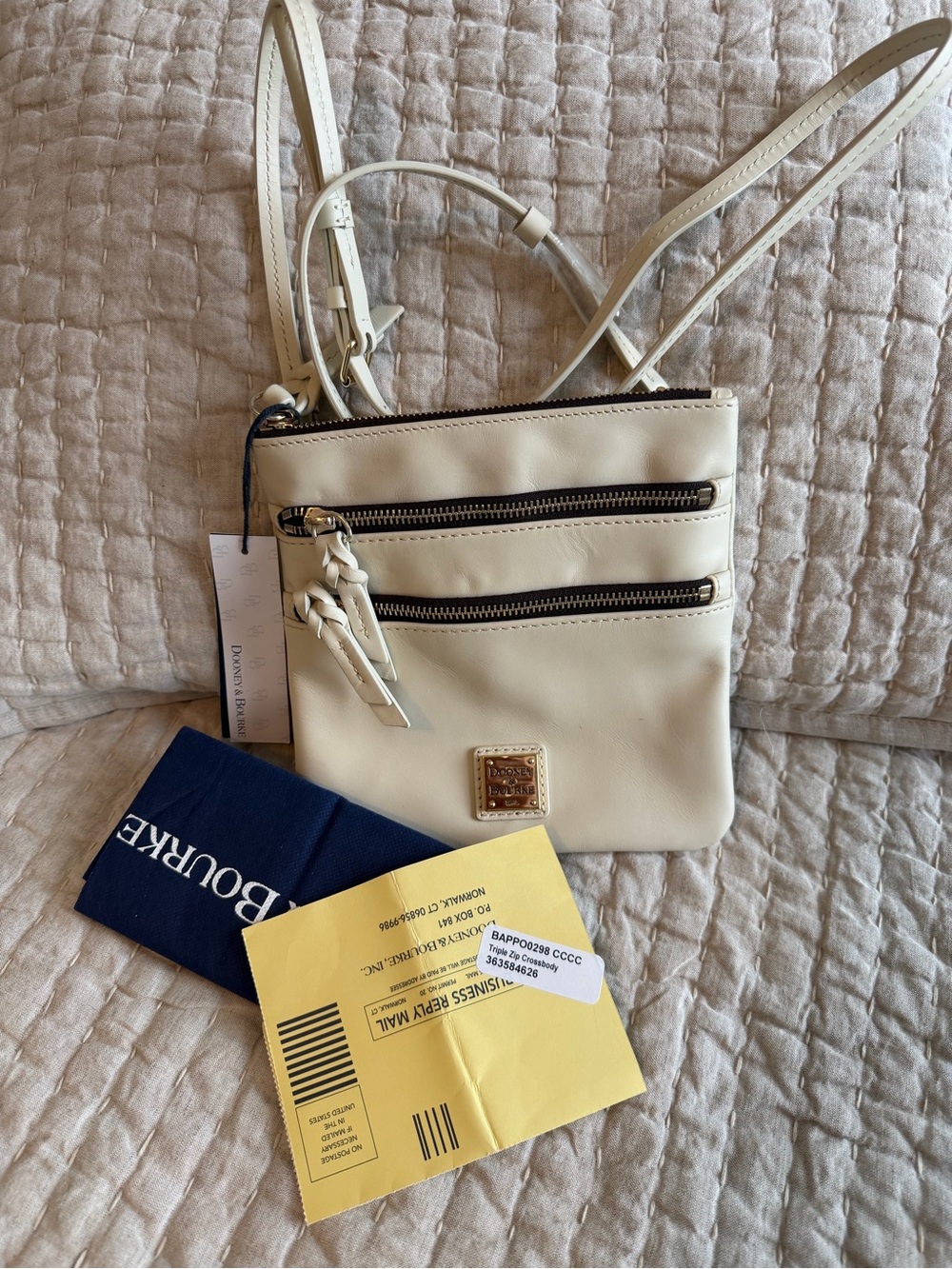 Dooney & Bourke NWT Apollo Cream Leather Crossbody/Triple Zip Fronts 8x8